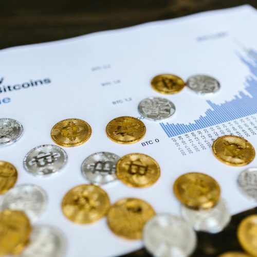 Estratégia de Criptoativos: Solana Sob Pressão e a Ascensão de Taurox (TAUX)